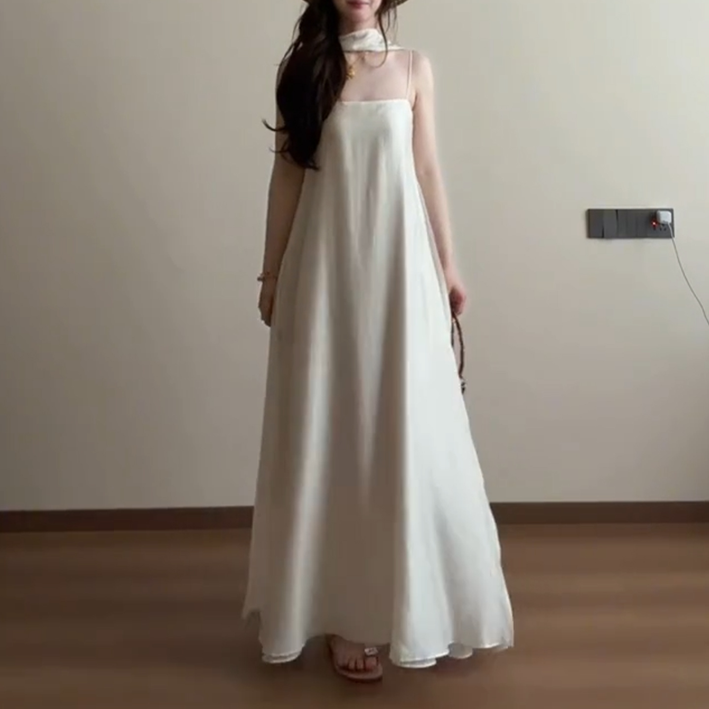 Vintage Fashion Tiktok - Gaun Maxi Tali Spaghetti Putih Baru